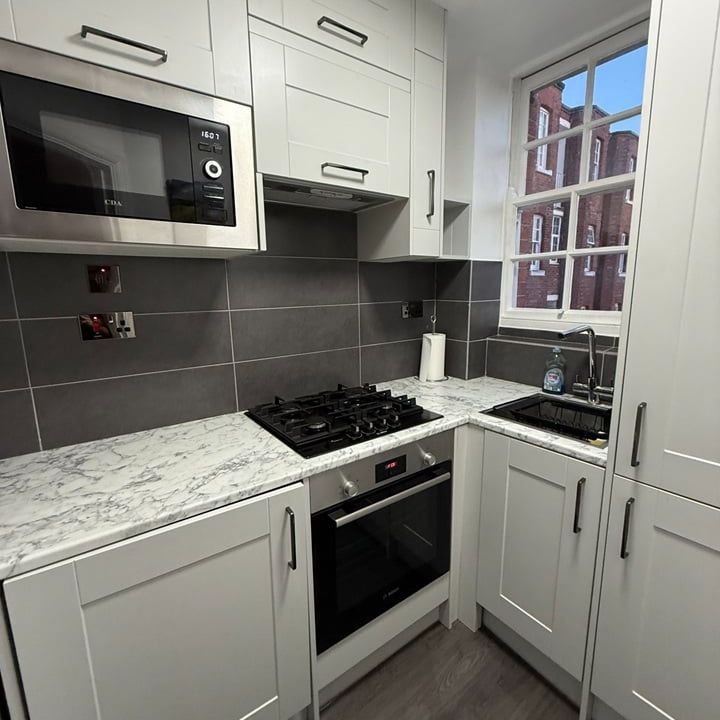 Studio Flat, Addison House, NW8 - Photo 1