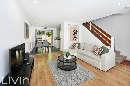 3 bedroom end of terrace house to rent - Photo 2