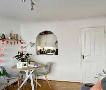 2 Bed Flat, London, SW18 - Photo 3