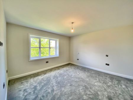 4 bedroom Four Bedroom Detached House to rent - Photo 3