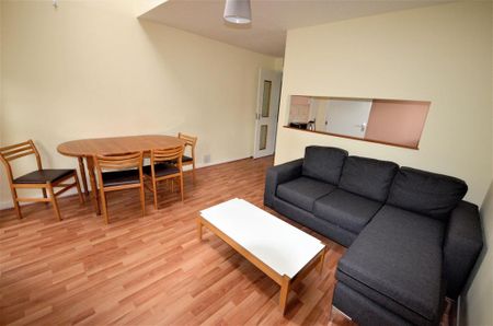 2 bedroom maisonette to rent - Photo 2