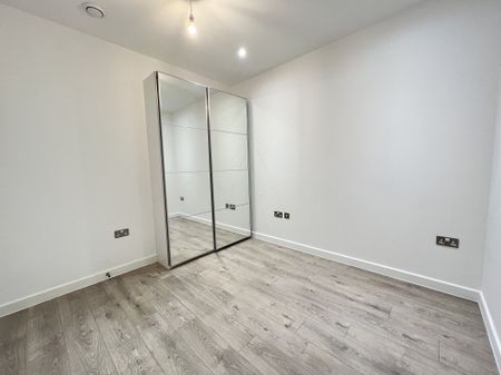 Edinburgh House, Harlow - Photo 2