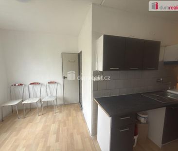 Pronájem bytu 2+1 62 m2 - Fotografie 3