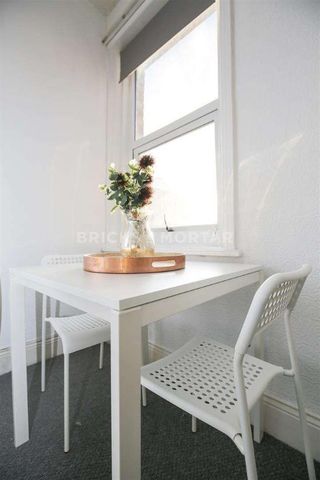 Grosvenor Gardens, Jesmond, Newcastle Upon Tyne, NE2 - Photo 4