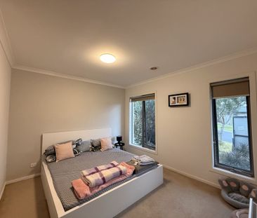 Perfect Family Home in Upper Point Cook! - Photo 2