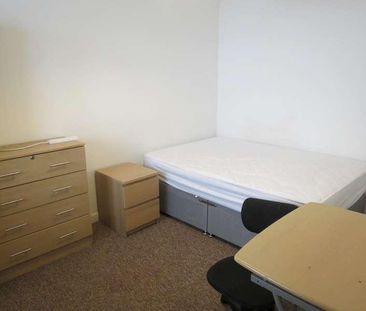 Bedroom Semi Detached House In Ensbury, BH10 - Photo 1