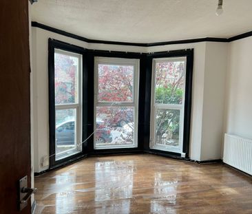 2 Bed Flat, Mount Pleasant Road, SE13 - Photo 3