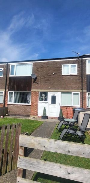 3 bedroom terraced house to rent - Photo 1