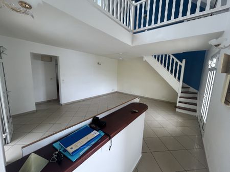 Location Appartement 3 pièces 70m² LE GOSIER 97190 - Photo 2