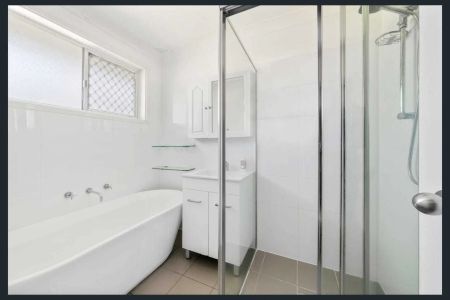 Comfortable Family Living in a Quiet Koolewong Cul-de-Sac - Photo 3