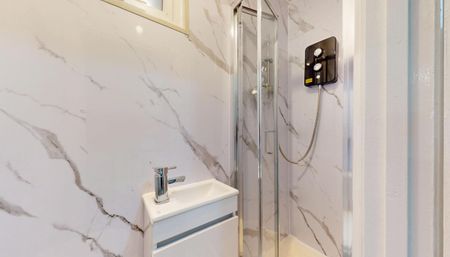 Studio Flat, West Cromwell Road, SW5 - Photo 3