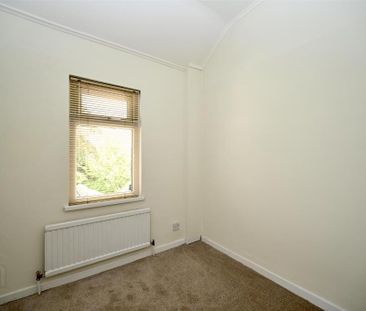 24 St. James's Place, Belfast, BT12 6EH - Photo 3
