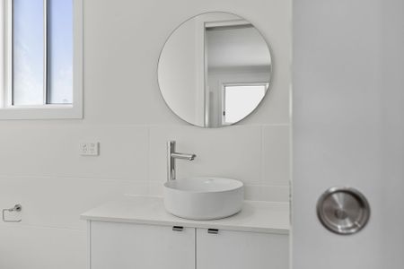 BRAND NEW MODERN AND STYLISH TOWNHOUSE - PRIME MOUNT HUTTON POSITION - Photo 2