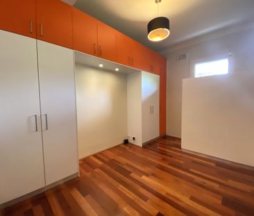MODERN 1 BEDROOM APARTMENT - Photo 1
