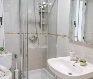 Bright room with double bed for rent in Delicias - Photo 2
