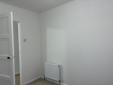 3 bedroom mews to rent - Photo 3