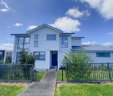 Spacious 4-Bedroom Family Home in Prime Massey Location – Available - Photo 3