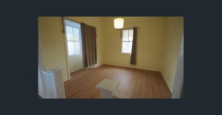 Charming Queenslander in Central Location - Photo 2