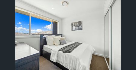 STYLISH DUPLEX IN PRIME LOCATION - Photo 3