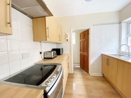 5 bedroom terraced house to rent - Photo 2