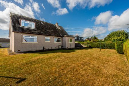 4 bedroom detached house to rent - Photo 3