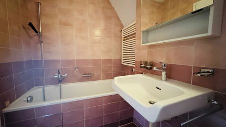 2.5-Zimmerwohnung mit Balkon, eigenem Waschturm, Keller und Veloraum - Photo 4