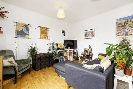 Spacious modern 1 bedroom property in a beautiful conversion in Hackney - Photo 2
