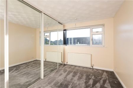 3 bedroom end of terrace house to rent - Photo 3