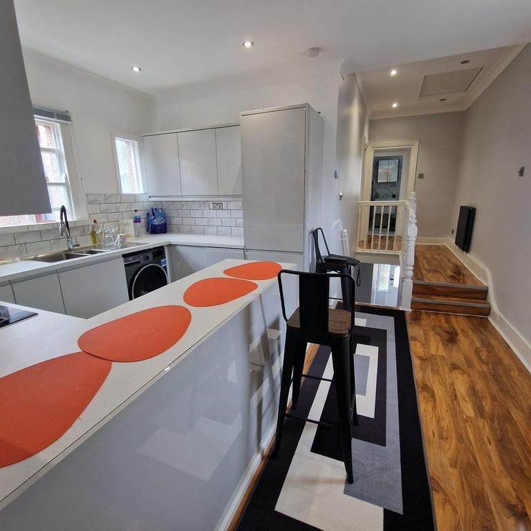 1 bedroom in a house share to rent - Photo 1