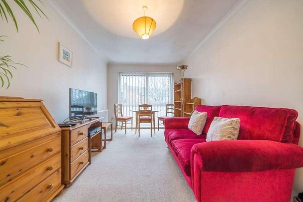 Laleham Road, Shepperton, Surrey, TW17 - Photo 1