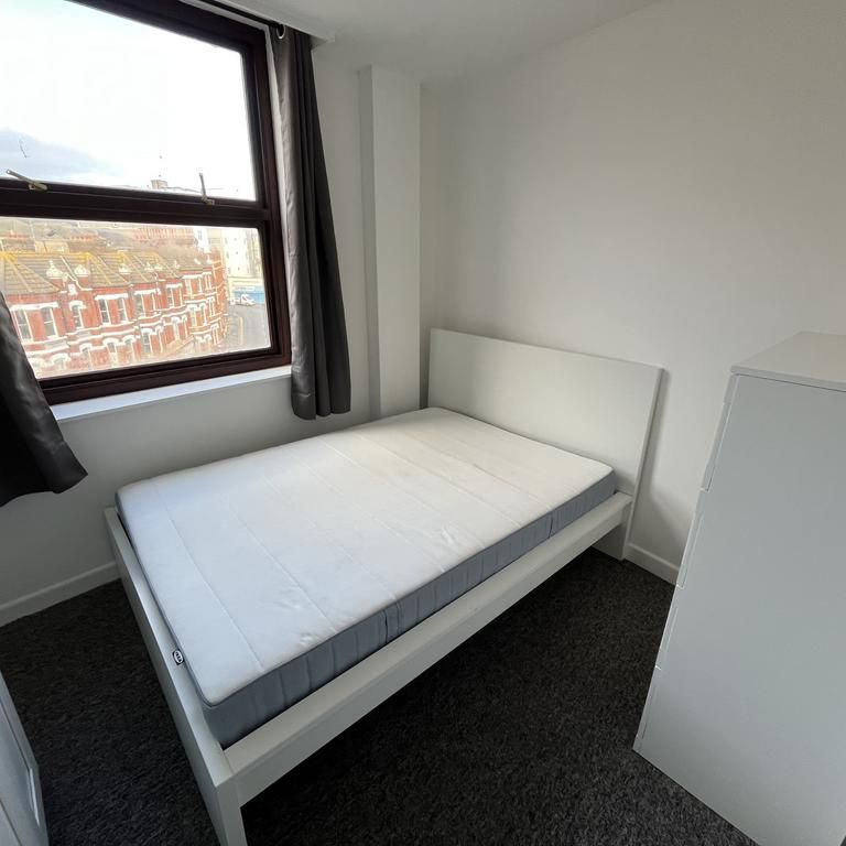 3 bedroom flat to rent - Photo 1