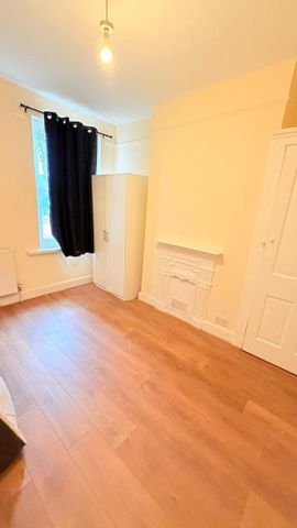 4 bedroom terraced house to rent - Photo 2