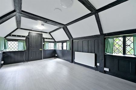 A detached four bedroom home, located in a highly sought after position on the Abbotsbrook Estate - Photo 3