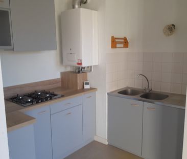 Location Appartement 2 pièces 34m² CHARLIEU 42190 - Photo 2