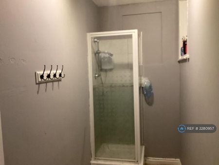 6 bedroom terraced house to rent - Photo 3