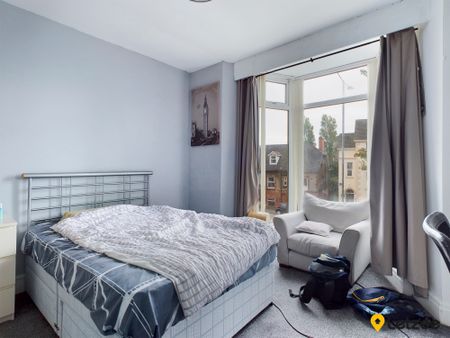 This Victorian townhouse is just a 2 minute walk to Singleton Park Flat 1 Room 2 - Photo 5