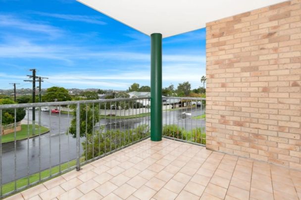 Lifestyle & Appeal - 2 bedroom 2 bath - this property has it all! - Photo 1