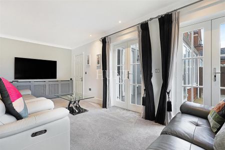 4 bedroom townhouse to rent - Photo 3