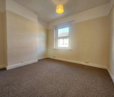 Terraced House to rent on - Photo 6