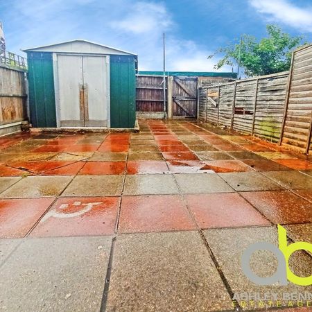 Bryon Gardens, Tilbury, rm18 - Photo 3