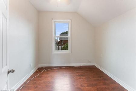 For Lease - 208 East Avenue Unit# Upper, Hamilton, Ontario - Photo 2