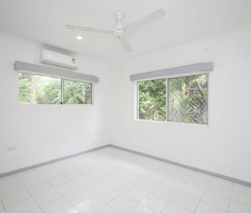 Fully Air Conditioned and Fully Tiled - Solar - Single Carport - Photo 4