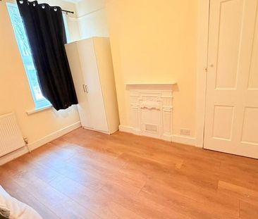 4 bedroom terraced house to rent - Photo 5