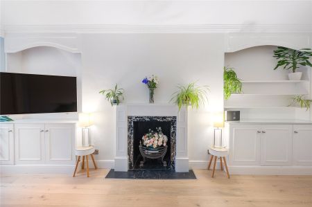 Nevern Square, London, SW5 flat to rent - Photo 2