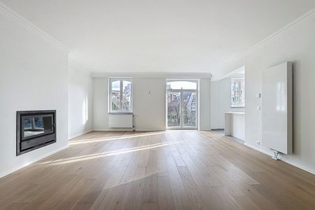 Appt totalement rénové avec 3ch / Quartier Louise. - Photo 3