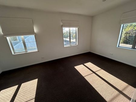 Lovely home close to the city! - Photo 5