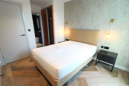 Stunning Fully Furnished Two Double Bedroom, Two Bathroom Apartment on the 5th floor of the Ancoats Gardens development. - Photo 2