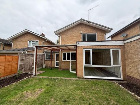 4 bedroom detached house to rent - Photo 2