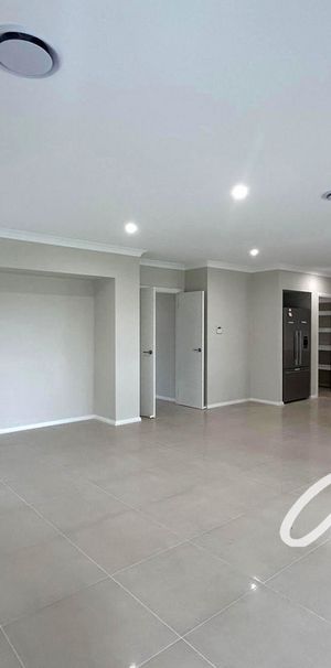 Luxurious Estate in Charming Erowal Bay - Photo 1