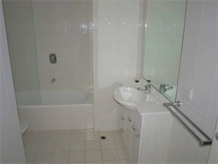 126/99 Whiteman Street - Photo 4